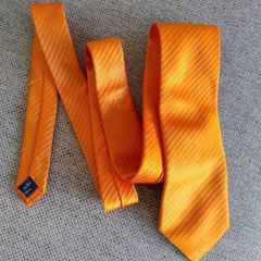 Orange silk tie in very good condition with no issues FREE STANDARD POSTAGE INCLUDED