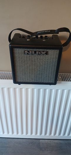 Nu>x Busker Amp
