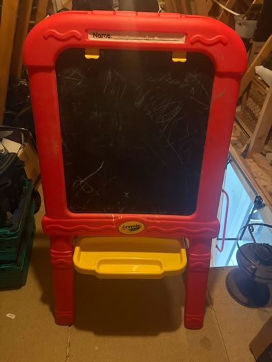 Crayola Easel 2-in-1 Chalkboard and Magnetic White