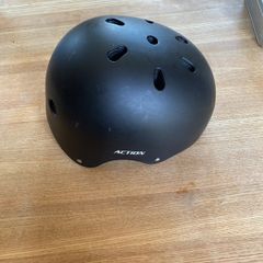 Skateboard/scooter helmet