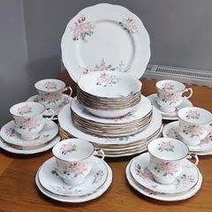 Dinner Set Elizabethan Hand Decorated Fine Bone China England