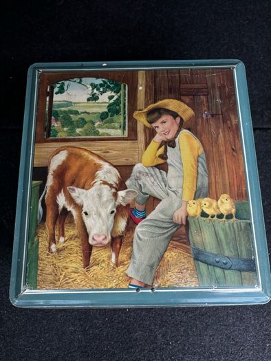 Vintage Tin Box. No key.