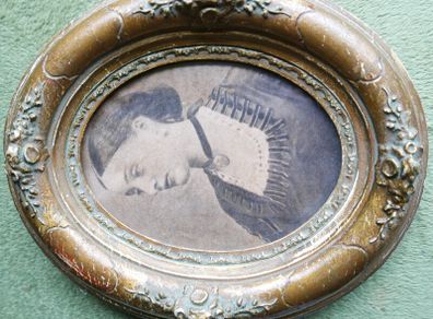 Antique Oval Picture Frame Photo Women Gold Painted Wood 10 x  8