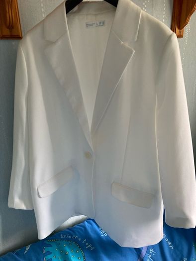 Ladies New White Jacket L