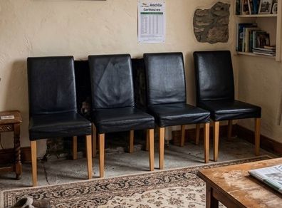 dining chairs x4