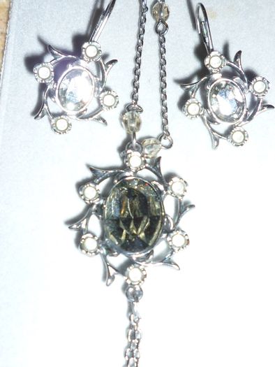 Necklace Pendant Earring Set.  Vintage chain & ear rings