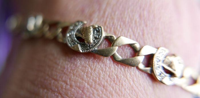 Vintage 9c 375 Solid Yellow Gold Solid Diamonds Cut Horse Shoe with Horses Head Link Bracelet L-6" 8,8 g