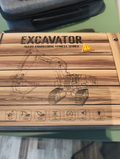 Remote control EXCAVATOR 1:50 scale