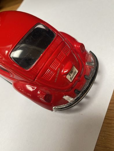 Maisto.volkswagen BW Beetle red midst scale 1:24  die cast VW