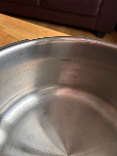 Amazon Basics Pressure Cooker