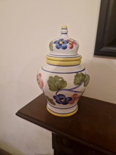 lidded pot