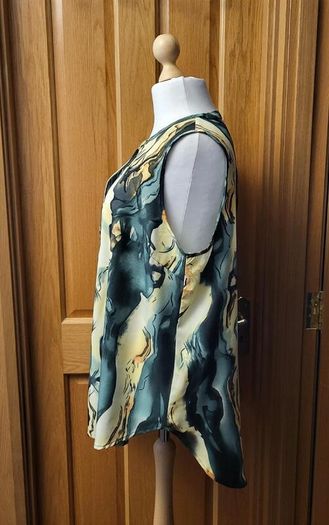 Green pattern sleeveless blouse, Size 22, Brand new