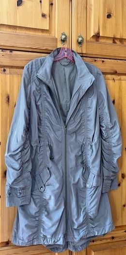 Dutch Brand Yaya Coat Jacket Ladies. Medium. Sage Green / Khaki. Satin Finish.  Detachable hood. Excellent. Proceeds To Medecins Sans Frontieres.