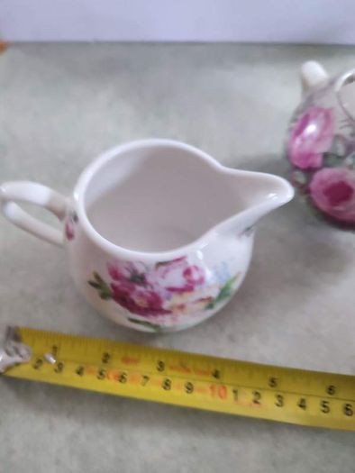 Rare find  Maxwell & Williams - Chintz, Rose Bud lidded sugar and creamer