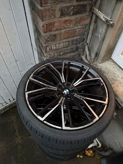 20' BMW 5 Series (cracked) Alloys & (new) Tyres