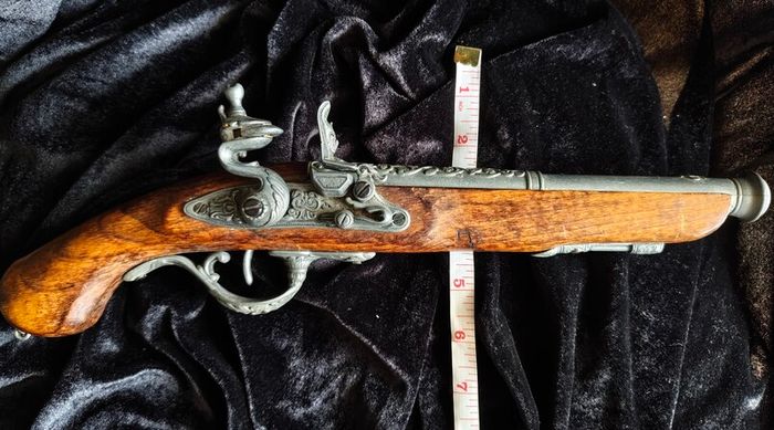 decorative 18th-century style flintlock pistol replica