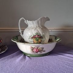 Wash basin and pitcher set,