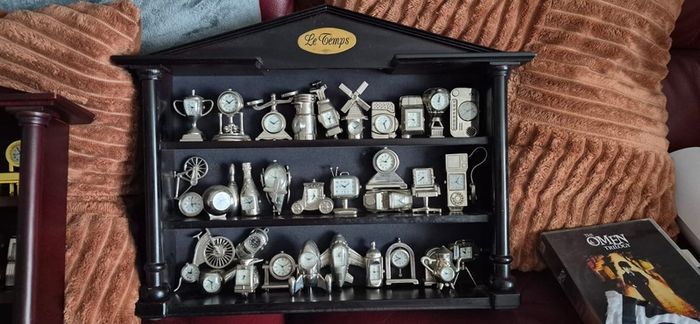 miniature clocks