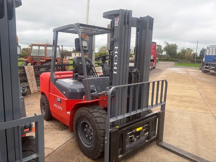 Diesel forklifts 2.5,3,3.5,5 ton available