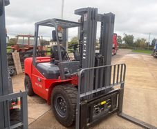Diesel forklifts 2.5,3,3.5,5 ton available