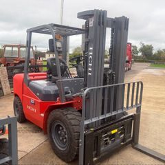 Diesel forklifts 2.5,3,3.5,5 ton available