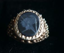 Vintage 9ct Yellow Gold  Hallmarked Gents Oval Shape  Black Onyx Ring size P - 3,6g