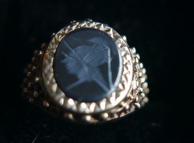 Vintage 9ct Yellow Gold  Hallmarked Gents Oval Shape  Black Onyx Ring size P - 3,6g