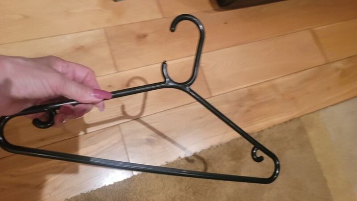 Black Plastic Hangers x16