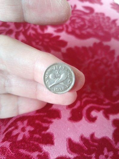 1934 New Zealand Silver 3 Pence Coin