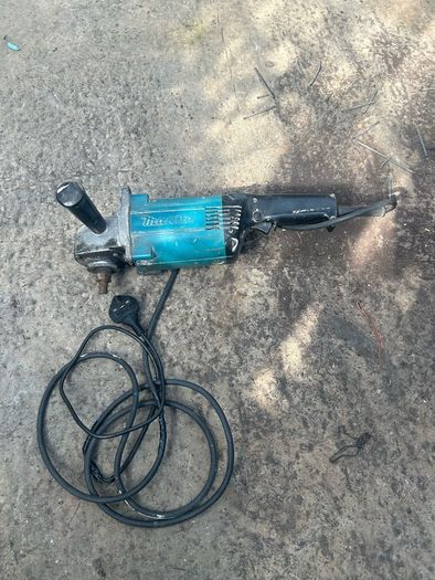 220v 9" makita grinder