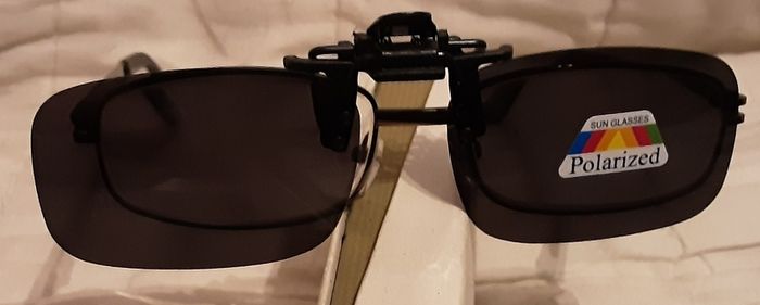 polarised sun glasses ( clip on )