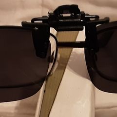 polarised sun glasses ( clip on )