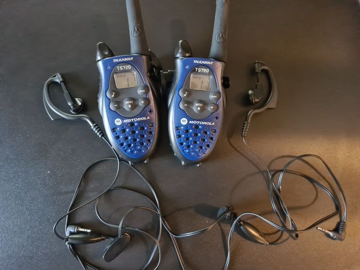 Motorola T5720 FM Walkie Talkie 2 Way Radio