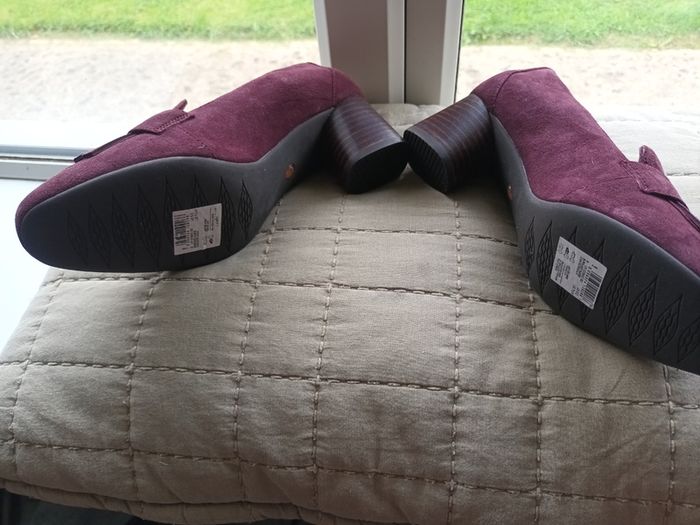 Clarks mulberry suede loafer with heel