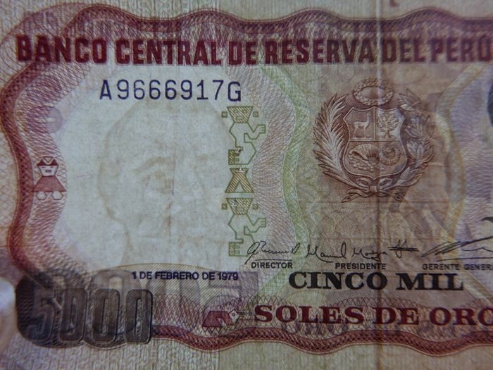 Variety of 10 Different Foreign Banknotes most of Peru