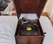 Antique HMV No. 4 Model 103 Oak Hornless Gramaphone