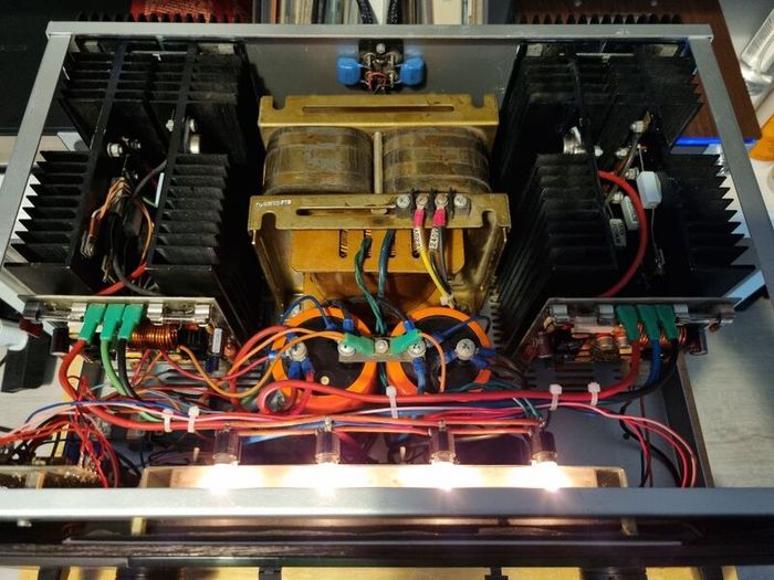 Revac DC-600 power amplifier