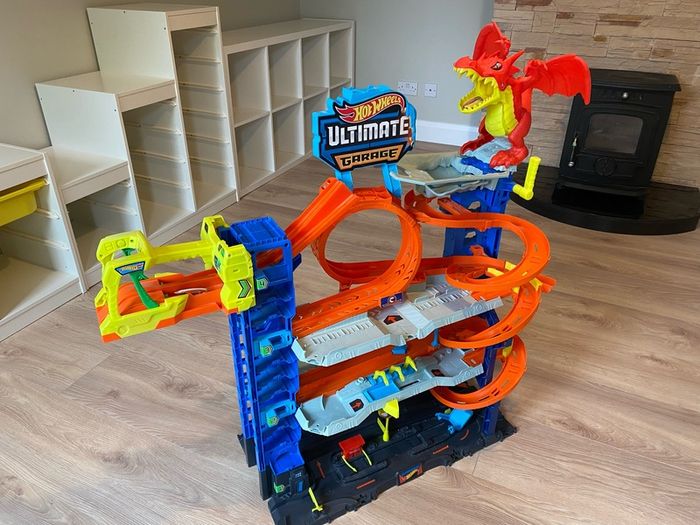 Hot Wheels City Let's Race Ultimate Garage Playset