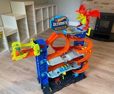 Hot Wheels City Let's Race Ultimate Garage Playset
