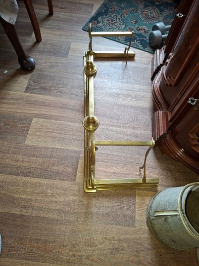 Beautiful Antique Victorian Art Nouveau Brass Fireplace Fender features ornate scrolling end terminals and central urn finials,