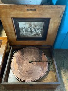 Luxury Porter Music Box Company 15.5" Disc Player