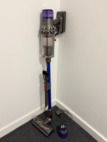 Dyson V11 Absolute cordless vacuum hoover - with extra filter and all accessories. Excellent condition