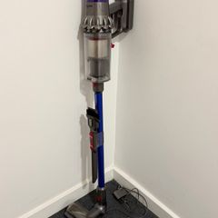 Dyson V11 Absolute cordless vacuum hoover - with extra filter and all accessories. Excellent condition