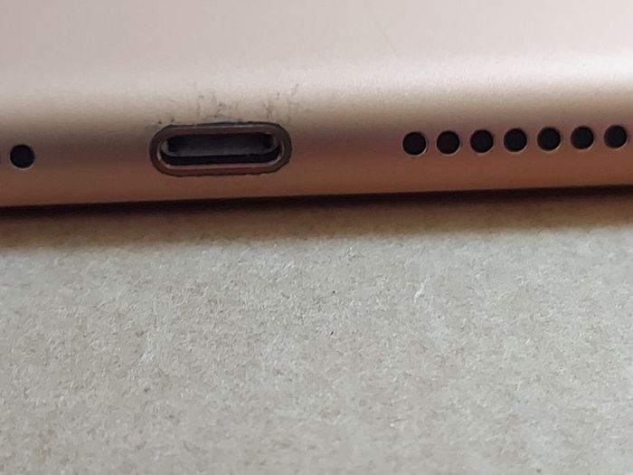 Apple Ipad 7th Generation, 32 GB, in very good cosmetic condition, Activation Locked to previous owner