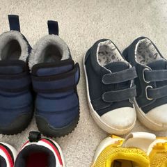 Toddler shoes size 4