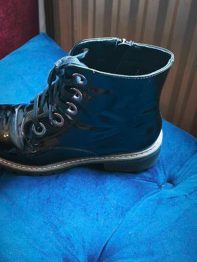 pavers black boots