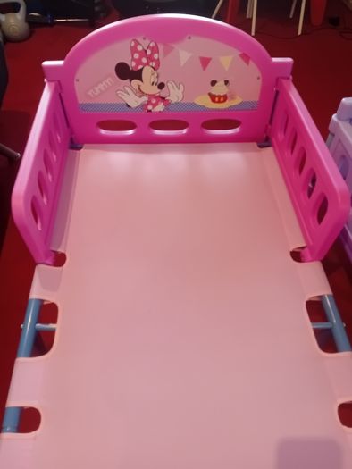 Toddler bed