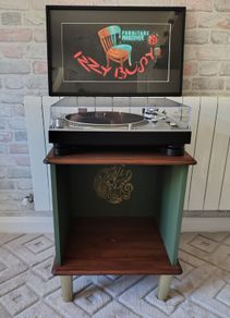 Cabinet for vinyl records storage