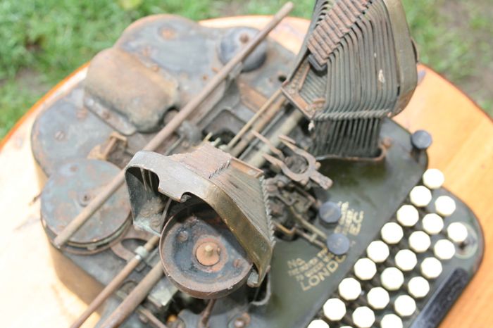 Oliver London Green Typewriter / Old and Industrial Deco / Vintage Decoration/ Teen Bedroom and Office / Museum Collection
