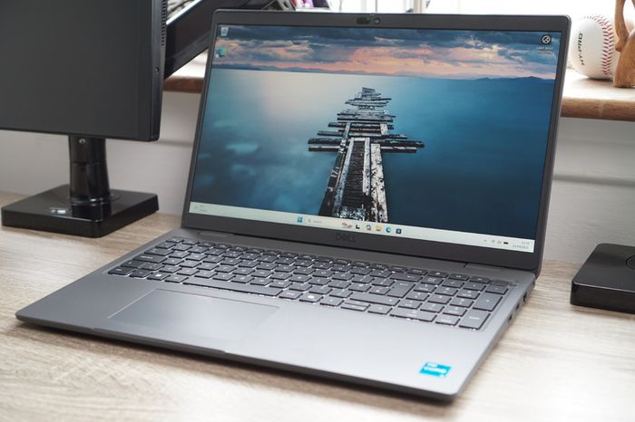 Dell Latitude 3550 15.6" | i5-1335U | 16GB | 256GB